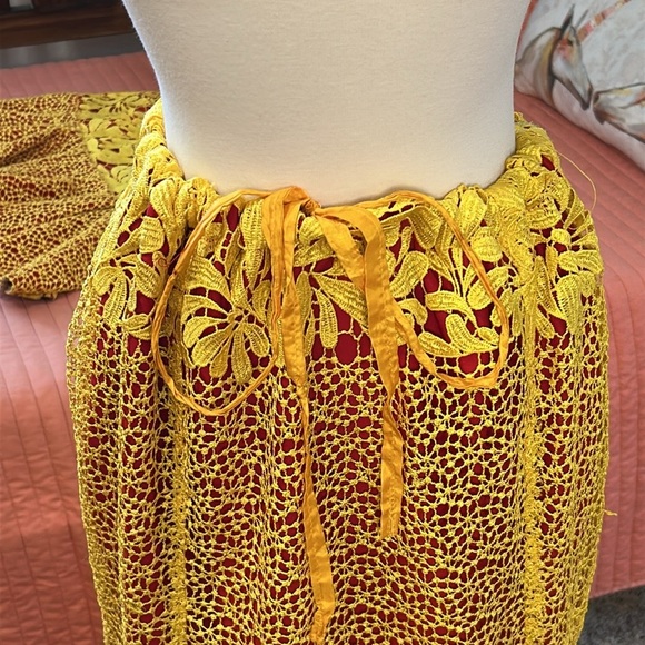 Vibrant African Ankara Style Lace Top & Skirt Set approximate size XL-XXL - Picture 11 of 17